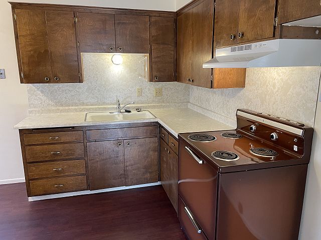 Kitchen countertops & sink