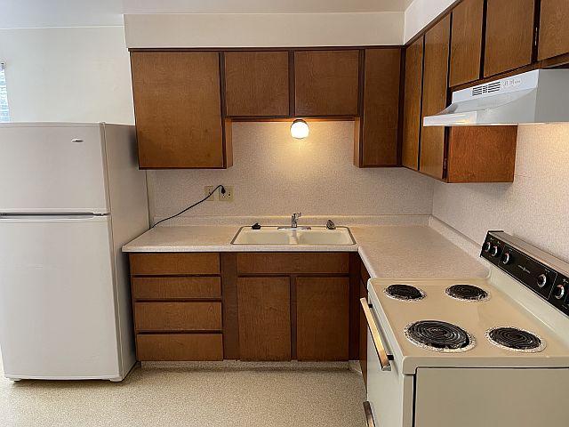 Kitchen has lots of cabinet space