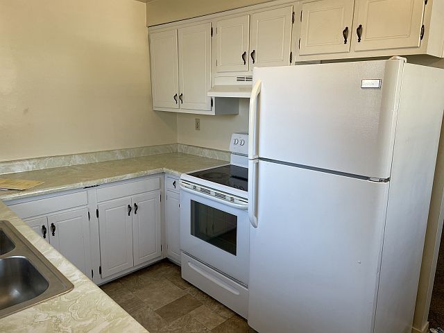 Kitchen has lots of countertop space