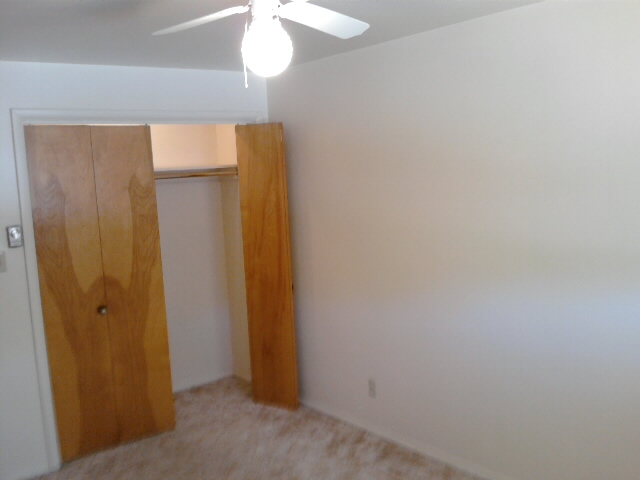 Ceiling fans in bedroom - Large closets