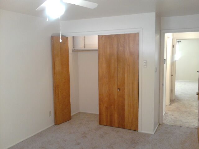 Ceiling fans in bedroom - Large lighted closets