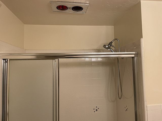 Medallion #3 Bath has heat lamps, tub doors & shower wand